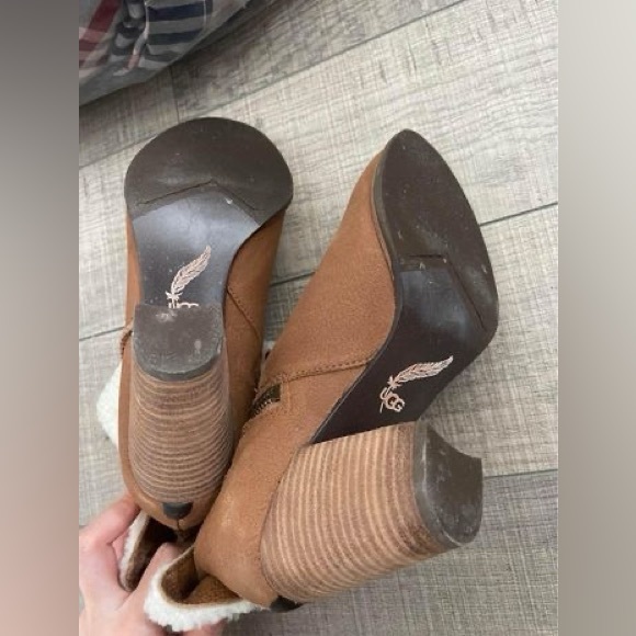 UGG highheel size 7 - Picture 3 of 4